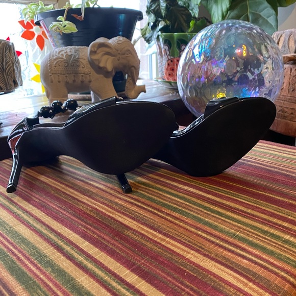 Liliana black patent strappy high heels with back zipper in great condition - Picture 8 of 8